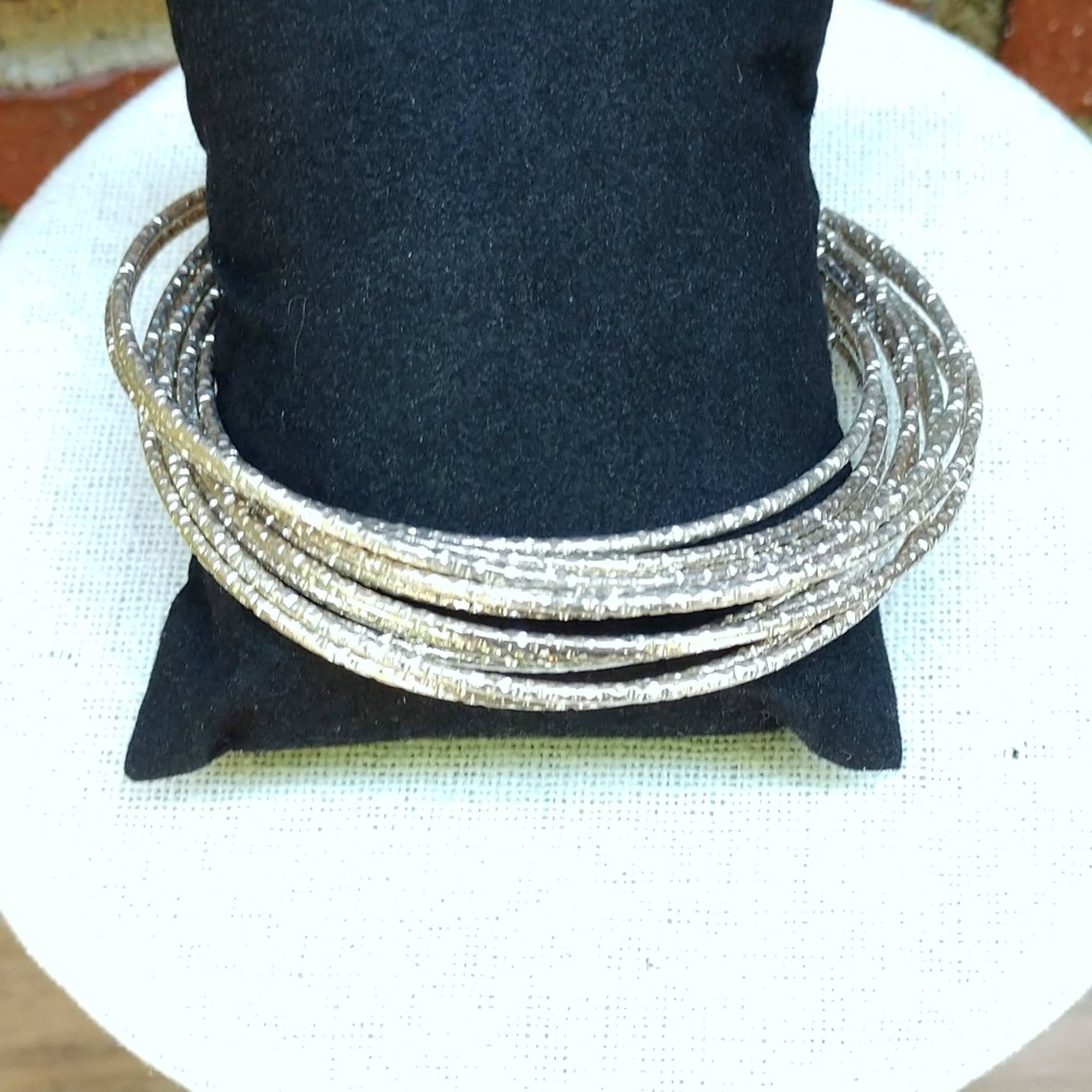 Textured intertwined silver bangles - Picture 4 of 4